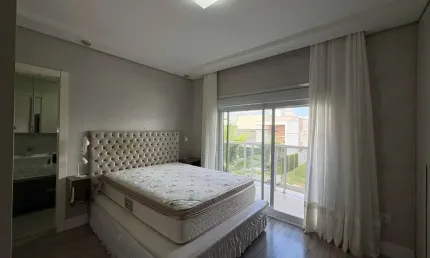 Casa mobiliada no condomínio caledônia com 4 suítes e 4 vagas de garagem em camboriú