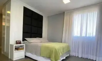 Casa mobiliada com 4 suítes e 2 vagas de garagem em penha/sc.