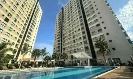 Apartamento mobiliado com 2 quartos sendo 1 suíte e 1 vaga aprox. 100m da praia alegre em penha/sc