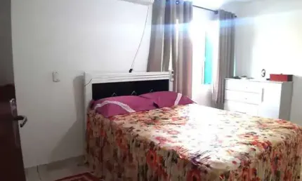 Casa com piscina, 3 dormitórios sendo 1 suíte e 4 vagas aprox. 1 km da praia de armação em penha/sc