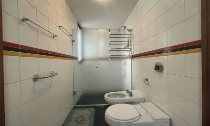 Apartamento mobiliado com 4 suítes e 3 vagas de garagem em curitiba