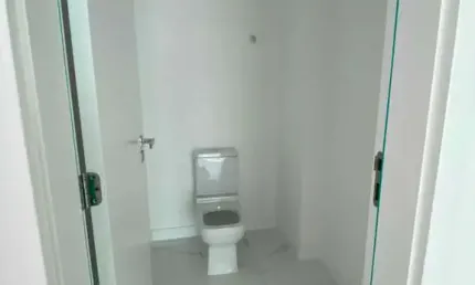 Apartamento com 3 suítes e 2 vagas de garagem na meia praia em itapema