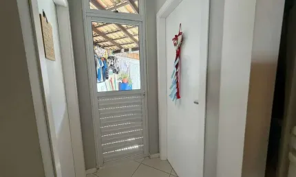 Casa com 3 dormitórios sendo 1 suíte e 2 vagas de garagem no bairro da barra