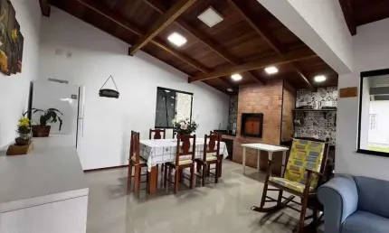 Sítio com ampla casa e lagoa em itajaí com 3 dormitórios sendo 2 suítes e 5 vagas de garagem
