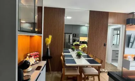 Apartamento mobiliado com 2 dormitórios e 1 vaga de garagem no bairro são judas em itajaí