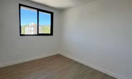 Apartamento com bela vista, 2 dormitórios sendo 1 suíte e 2 vagas de garagem em itajaí/sc