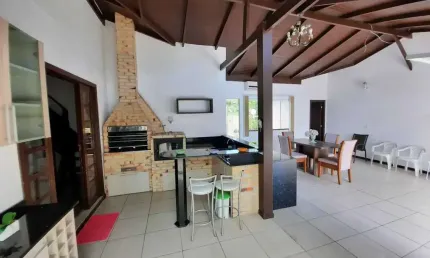 Casa alto padrão com 3 dormitórios sendo 1 suíte e 3 vagas em balneário piçarras