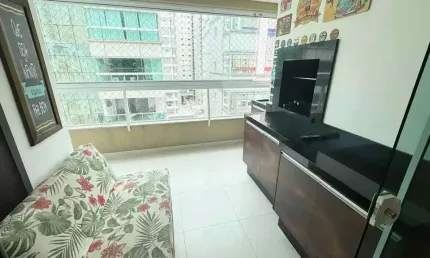 Apartamento com 3 dormitórios sendo 1 suíte e 2 vagas de garagem em itapema/sc
