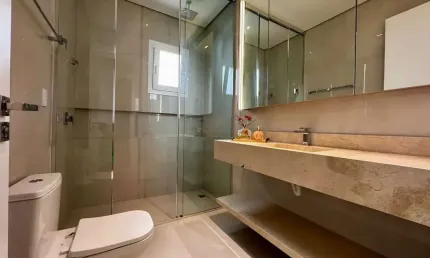 Apartamento com 4 suítes e 3 vagas de garagem na praia brava - itajaí