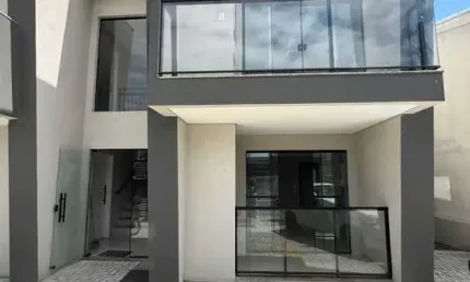 Casa com 2  dormitórios 1 suíte e 1 vaga de garagem no itacolomi a 300 metros da praia