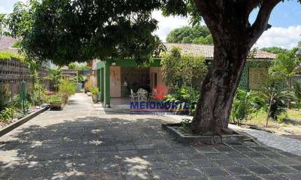 Casa à venda em área nobre de Olho D'água, a 200m da praia