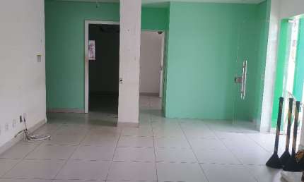 Casa comercial com 4 salas para alugar na Rua Bráulio Xavier, 83, Vitória, Salvador