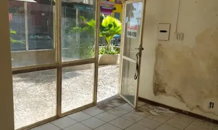 Loja Barra , com 25 M2 , com Banheiro , Av Afonso Celso .