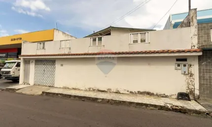 Casa em localização privilegiada no Dom Pedro - 03 quartos sendo 01 suíte 300m²