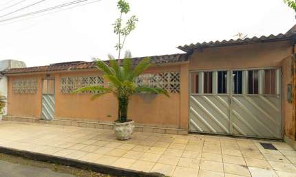 Casa à venda no Planalto – JD Versalhes | Área terreno 258 m², Área útil 210 m², 3 qtos (1 suíte), 2 vagas, localização privilegiada! r$ 400.000,00