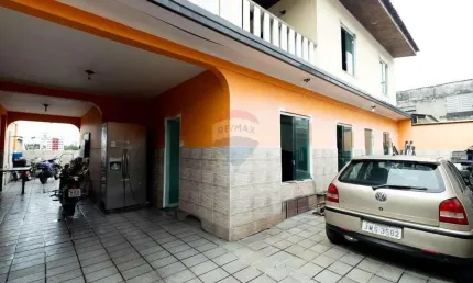 Sobrado com 04 quartos sendo 02 suites e com piscina - Conjunto Castelo Branco Parque dez