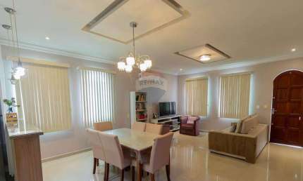 Linda Casa a venda no Japiim no conjunto 31 de março