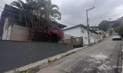 Casa tipo para venda com 4 quartos, sendo 2 suítes, 345m²