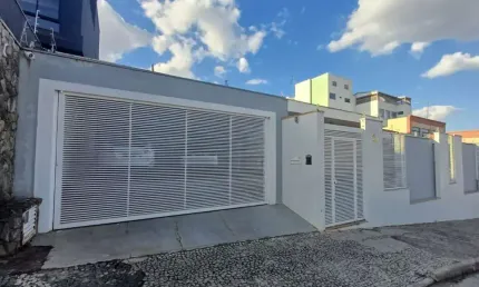 Casa de vila para venda em Centro com 3 quartos, sendo 1 suíte, 277m²