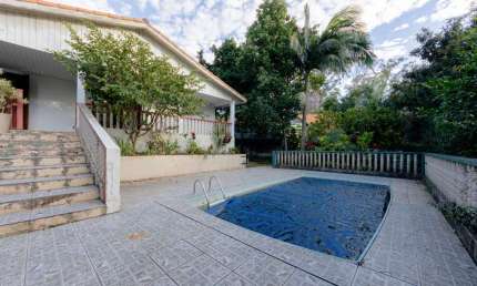 Casa tipo para venda com 5 quartos, sendo 1 suíte, 300m²