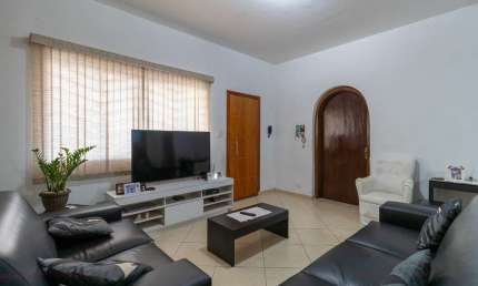 Sobrado para venda com 4 quartos, sendo 1 suíte, 181m²