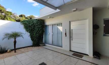 Casa tipo para venda com 3 quartos, sendo 2 suítes, 161m²