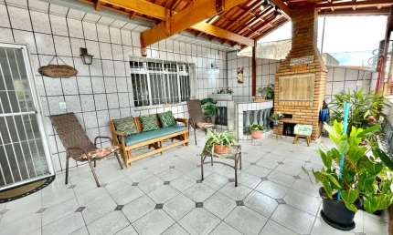 Sobrado para venda com 5 quartos, sendo 2 suítes, 309m²
