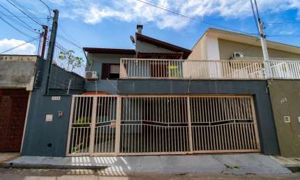 Casa de vila para venda com 4 quartos, sendo 1 suíte, 201m²