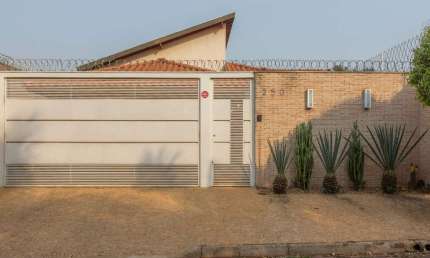 Casa tipo para venda com 3 quartos, sendo 2 suítes, 178m²