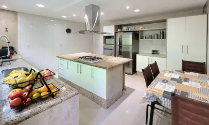 Sobrado para venda em Vila Marina com 3 quartos, sendo 3 suítes, 160m²