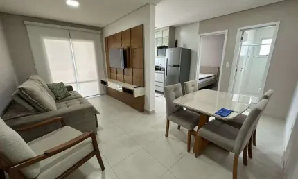 Apartamento de 1 dormitório com sacada a 50m da praia no boqueirão - pg!