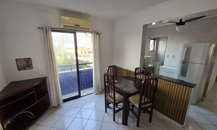 Apartamento 1 dormitório com sacada  frente rua na Guilhermina em Praia Grande