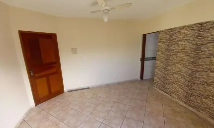 Apartamento de 1 Dormitório com Sacada, 200m do Mar em Guilhermina, Praia Grande