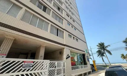 Kitnet de 32m² frente mar no bairro guilhermina praia grande /s.p.
