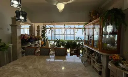 Apartamento à Venda com 1 dormitório vista mar com 68m² por R$ 530.000