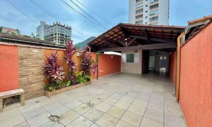Casa Geminada no Canto do Forte, em Praia Grande/SP.