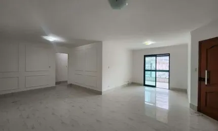 Apartamento REFORMADO no Canto do Forte - 350 metros do mar.