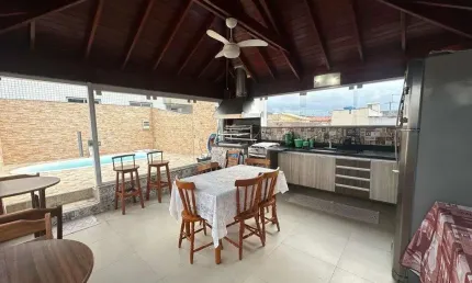 Casa na vila guilhermina – 4 dormitórios, 2 suítes e 2 vagas de garagem!
