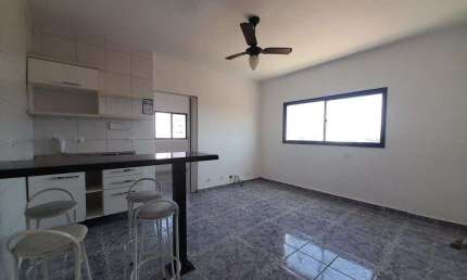 kitnet na Guilhermina com elevador e garagem por 226.000,00