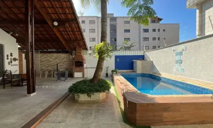 Sobrado Triplex com 3 Dormitórios, 2 Suítes, Piscina e Churrasqueira – 210m2