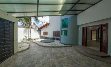 Mansão Alto Padrão no Canto do Forte com 5 Suítes, Piscina e Espaço Gourmet