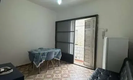 Apartamento reformado de 1 dorm de escada a 50 metros da praia no boqueirão pg
