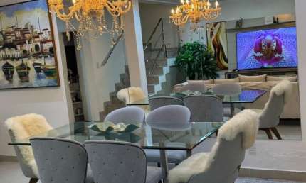 Casa Duplex 4/4 com 2 Suítes e Área Gourmet em Lauro de Freitas – Modernidade e Sofisticação