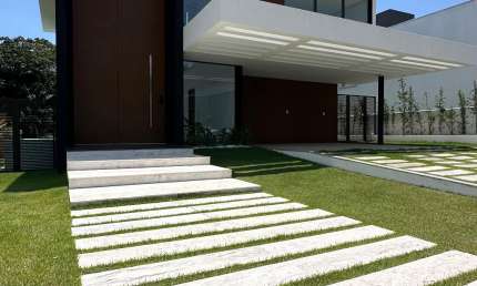Casa de Alto Padrão no Alphaville Litoral Norte 3 – Projeto Exclusivo e Sofisticação
