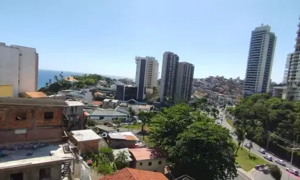 Vista Mar no Rio Vermelho – Apartamento 2/4 com Varandão!
