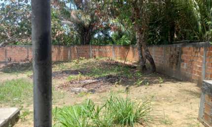 Oportunidade Única na Ilha de Itaparica – Casa com Amplo Terreno!