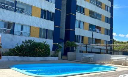 Apartamento no 3º andar, 2/4 com suíte, 100% reformado.