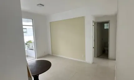 Apartamento à venda na Pituba – Reformado, ventilado e muito bem localizado!