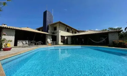Casa 5/4 (3 suítes) Piscina e Campo Privativo em Vilas do Atlântico R$ 1.550.000,00