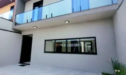 SOBRADO COM 3 DORMITÓRIOS E UMA SUÍTE NA VILA DI CESAR